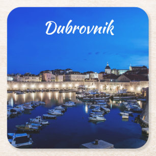 Der Hafen von Dubrovnik und die nachts beleuchtete Rechteckiger Pappuntersetzer