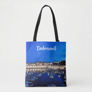 Der Hafen von Dubrovnik und die nachts beleuchtete Tasche