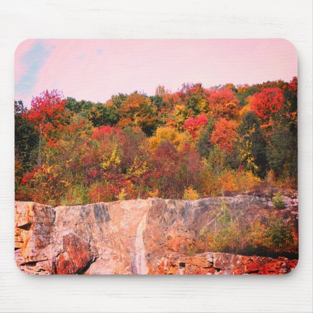 Der Herbst hinterlässt die Granitklippe Mousepad (Vorne)