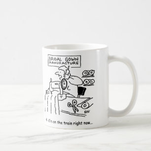 Der Hochzeitskleidemacher ist gerade im Zug Kaffeetasse