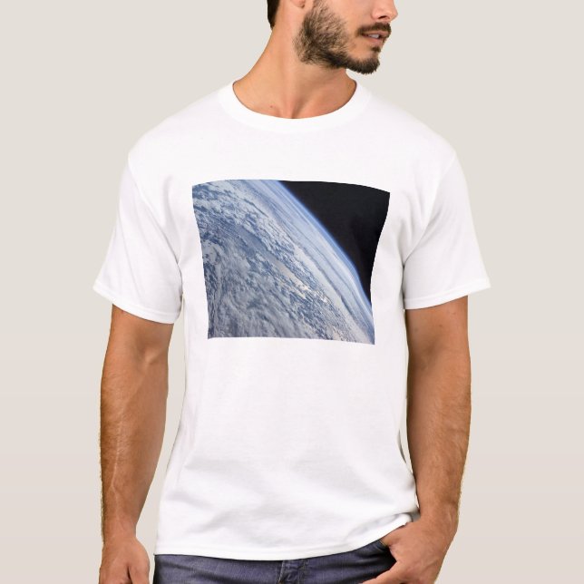 Der Horizont der Erde gegen die Schwärze des Weltr T-Shirt (Vorderseite)