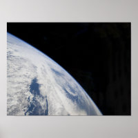 Der Horizont der Erde und die Schwärze des Weltrau