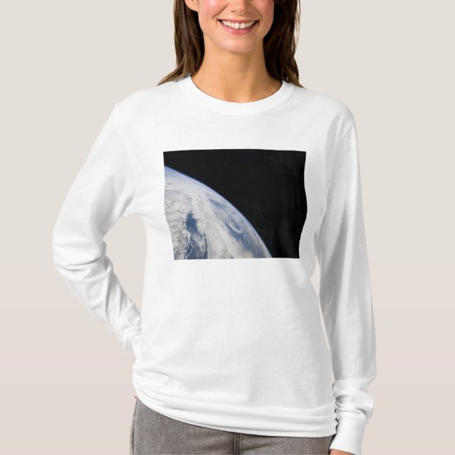 Der Horizont der Erde und die Schwärze des Weltrau T-Shirt (Vorderseite)