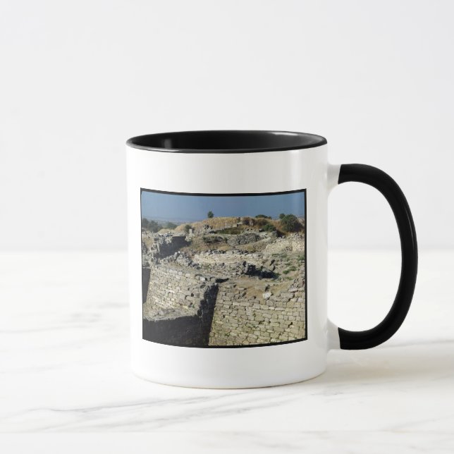 Der Hügel von Hissarlik, der Standort von Tasse (Rechts)