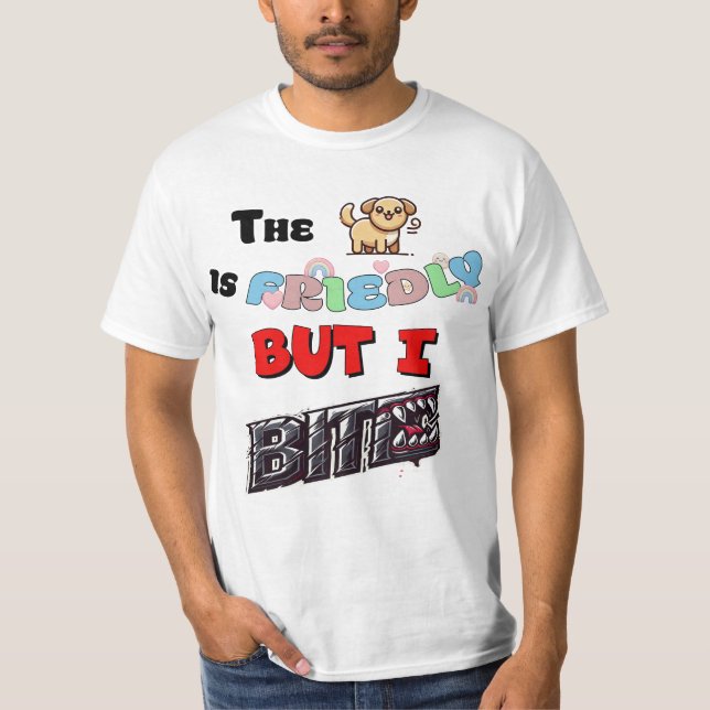 Der Hund ist freundlich, aber ich beiße. T-Shirt (Vorderseite)
