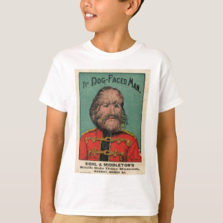 Der Hund sah sich dem Mann gegenüber T-Shirt