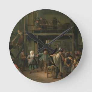 Der Innenraum einer Taverne mit einem Paar, das zu Runde Wanduhr