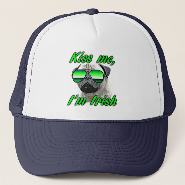 Der irische Mops, lustig küssen mich St Patrick Truckerkappe (Vorderseite)