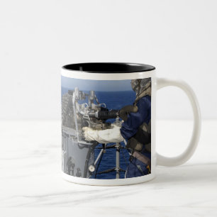 Der Kamerad eines US-Marine-Artilleristen Zweifarbige Tasse
