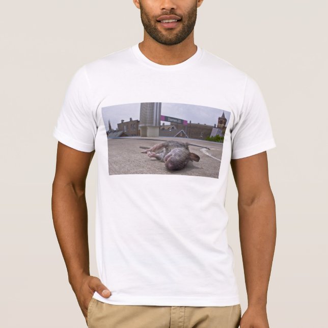 Der Käse speist allein T-Shirt (Vorderseite)