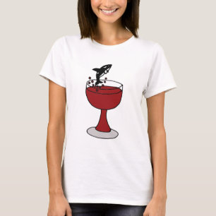 Der Killerwal springend in Rotwein-Glas T-Shirt