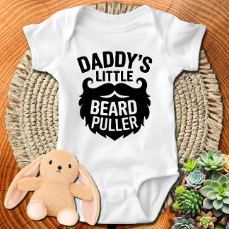 Der kleine Bärenpuller von Funny Beard Baby Grow-D Baby Strampler