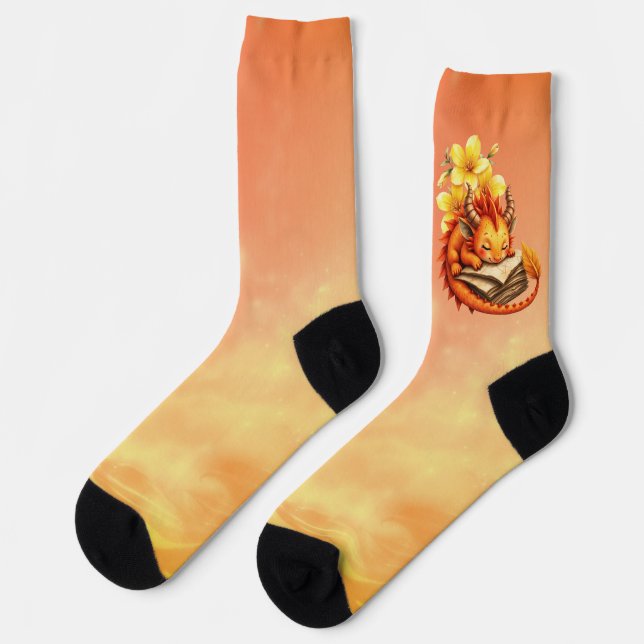 Der kleine mystische Drache.  Socken (Linkes Detail)