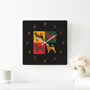Der kluge portugiesische Wasserhund Quadratische Wanduhr