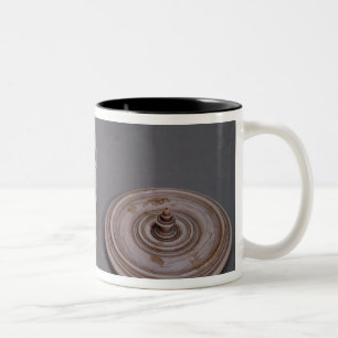 Der Kompass des Seemannes in einem Elfenbeinkasten Zweifarbige Tasse