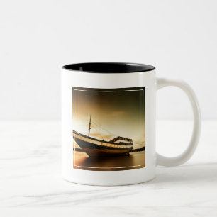Der Körper alten Schiffs Bali, Indonesien Zweifarbige Tasse