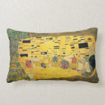Der Kuss - Gustav Klimt Lendenkissen<br><div class="desc">Dieses ist eine Vintage Malerei, die "den Kuss" von Gustav Klimt betitelt wird.</div>