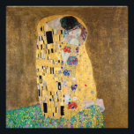 Der Kuss von Gustav Klimt Fotodruck<br><div class="desc">Der Kuss von Gustav Klimt Der Kuss ist ein Ölgemälde mit Goldblatt, Silber und Platin vom österreichischen Symbolik-Maler Gustav Klimt. Es wurde irgendwann in den Jahren 1907 und 1908 gemalt, auf dem Höhepunkt dessen, was Gelehrte seine "Goldene Periode" nennen. Mit schimmernden Goldtönen, stilisierten Formen und sentimentaler Ikonographie verzaubert der Kiss...</div>