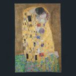 Der Kuss von Gustav Klimt Geschirrtuch<br><div class="desc">Der Kuss von Gustav Klimt Der Kuss ist ein Ölgemälde mit Goldblatt, Silber und Platin vom österreichischen Symbolik-Maler Gustav Klimt. Es wurde irgendwann in den Jahren 1907 und 1908 gemalt, auf dem Höhepunkt dessen, was Gelehrte seine "Goldene Periode" nennen. Mit schimmernden Goldtönen, stilisierten Formen und sentimentaler Ikonographie verzaubert der Kiss...</div>