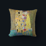 Der Kuss von Gustav Klimt Kissen<br><div class="desc">Der Kuss (1907-1908). Künstler: Gustav Klimt (1862-1918). Der Kuss ist wahrscheinlich das bekannteste Werk von Gustav Klimt. 1907 begann er mit der Arbeit an der "Goldenen Periode" und sie ist der Höhepunkt seiner so genannten "Goldenen Periode". Der Kiss ist ein Vintages Viktorianisches Era-Symbolismus, das eine Liebe und Romantik mit einem...</div>