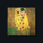Der Kuss von Gustav Klimt Leinwanddruck<br><div class="desc">Der Kuss (Liebhaber) wurde zwischen 1908 und 1909 vom österreichischen Symbolik-Maler Gustav Klimt gemalt, dem Höhepunkt seiner "Goldenen Periode", als er eine Reihe von Werken in einem ähnlich vergoldeten Stil malte. Die Leinwand ist ein perfekter Platz, sie zeigt ein Paar, das sich umgibt, ihre Körper sind in kunstvollen Gewölben verstrickt,...</div>