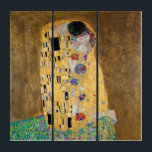 Der Kuss von Gustav Klimt Triptychon<br><div class="desc">Der Kuss von Gustav Klimt Der Kuss ist ein Ölgemälde mit Goldblatt, Silber und Platin vom österreichischen Symbolik-Maler Gustav Klimt. Es wurde irgendwann in den Jahren 1907 und 1908 gemalt, auf dem Höhepunkt dessen, was Gelehrte seine "Goldene Periode" nennen. Mit schimmernden Goldtönen, stilisierten Formen und sentimentaler Ikonographie verzaubert der Kiss...</div>