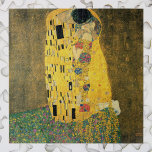 Der Kuss von Gustav Klimt, Vintager Jugendstil<br><div class="desc">Der Kuss (Der Kuss) (1907/08) von Gustav Klimt ist wahrscheinlich sein berühmtestes Werk. Klimt begann seine Arbeit im Jahre 1907 und ist der Höhepunkt seiner so genannten Goldenen Periode. Der Kiss ist ein Vintages Viktorianisches Era-Symbolismus, das eine Liebe und Romantik mit einem romantischen Paar in verschiedenen Goldtönen, Symbolen und Mustern...</div>
