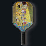 Der Kuss von Gustav Klimt, Vintager Jugendstil Pickleball Schläger<br><div class="desc">Der Kuss (Der Kuss) (1907/08) von Gustav Klimt ist wahrscheinlich sein berühmtestes Werk. Klimt begann seine Arbeit im Jahre 1907 und ist der Höhepunkt seiner so genannten Goldenen Periode. Der Kiss ist ein Vintages Viktorianisches Era-Symbolismus, das eine Liebe und Romantik mit einem romantischen Paar in verschiedenen Goldtönen, Symbolen und Mustern...</div>