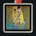Der Kuss von Gustav Klimt, Vintager Jugendstil Silbernes Ornament<br><div class="desc">Der Kuss (Der Kuss) (1907/08) von Gustav Klimt ist wahrscheinlich sein berühmtestes Werk. Klimt begann seine Arbeit im Jahre 1907 und ist der Höhepunkt seiner so genannten Goldenen Periode. Der Kiss ist ein Vintages Viktorianisches Era-Symbolismus, das eine Liebe und Romantik mit einem romantischen Paar in verschiedenen Goldtönen, Symbolen und Mustern...</div>