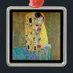 Der Kuss von Gustav Klimt, Vintager Jugendstil Silbernes Ornament<br><div class="desc">Der Kuss (Der Kuss) (1907/08) von Gustav Klimt ist wahrscheinlich sein berühmtestes Werk. Klimt begann seine Arbeit im Jahre 1907 und ist der Höhepunkt seiner so genannten Goldenen Periode. Der Kiss ist ein Vintages Viktorianisches Era-Symbolismus, das eine Liebe und Romantik mit einem romantischen Paar in verschiedenen Goldtönen, Symbolen und Mustern...</div>