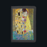 Der Kuss von Gustav Klimt, Vintager Jugendstil Tri-fold Portemonnaie<br><div class="desc">Der Kuss (Der Kuss) (1907/08) von Gustav Klimt ist wahrscheinlich sein berühmtestes Werk. Klimt begann seine Arbeit im Jahre 1907 und ist der Höhepunkt seiner so genannten Goldenen Periode. Der Kiss ist ein Vintages Viktorianisches Era-Symbolismus, das eine Liebe und Romantik mit einem romantischen Paar in verschiedenen Goldtönen, Symbolen und Mustern...</div>