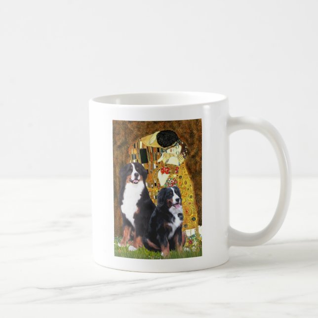 Der Kuss - Zwei Berner Sennenhunde Kaffeetasse (Rechts)