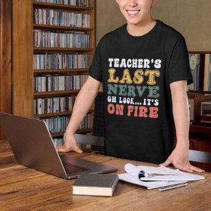 Der letzte Nerv des Lehrers, schau mal, es brennt. T-Shirt