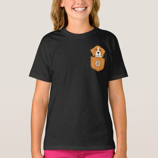 Der lustige Beagle in der Tasche T-Shirt (Vorderseite)
