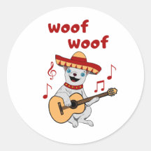 Der lustige Chihuahua-Hund trägt einen Sombrero. F