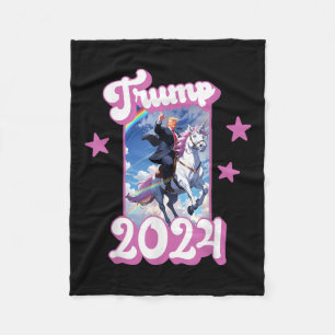 Der lustige Donald Trump reitet ein Einhorn. Pink Fleecedecke
