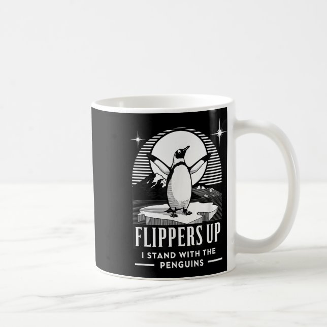 Der lustige Pinguin zieht mich hoch und steht mit  Kaffeetasse (Rechts)