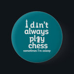 Der lustige Schachspieler, den ich nicht immer Sch Button<br><div class="desc">Ich spiele nicht immer Schach. Manchmal schlafe ich. Vintages Schachspielerdesign für diejenigen,  die Schach spielen Liebe. Coole strategische Brettspiele für Schachfreunde und Schachklubmitglieder. Ideal für Nerd und Geeks,  die an einem Schachspiel,  einem Schachturnier oder einem Schachwettbewerb teilnehmen. Großartiges Weihnachtsgeschenk und Geburtstagsgeschenk für Familie und Freunde.</div>