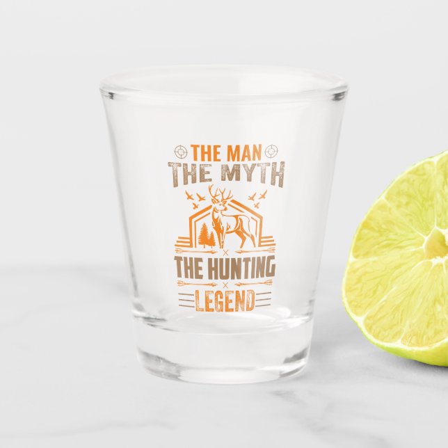 Der Mann, der Mythos, der Jagdlegende - Hirschkabi Schnapsglas (Vorderseite)