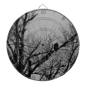 Der Mann, der Uhr nimmt Dartscheibe