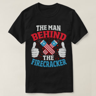 Der Mann hinter dem Firecracker New Dad 4. Juli T-Shirt