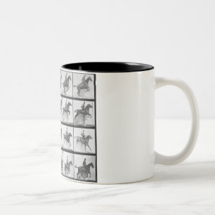 Der Mann und Pferd, die einen Zaun springen, Zweifarbige Tasse
