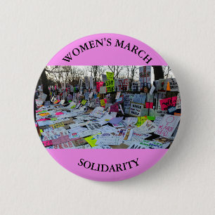 Der März der Frauen unterzeichnet Button