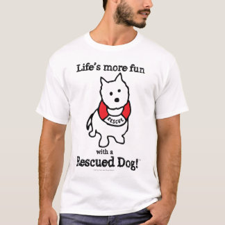 Der mehr Spaß des Lebens mit einem geretteten T-Shirt