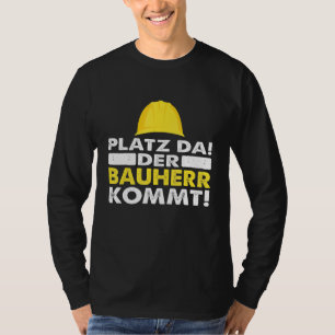 Der Mens Space während der Erstellung T-Shirt
