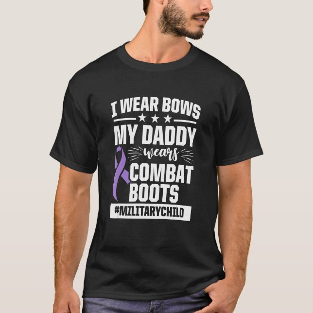 Der Monat des Lila Kindes auf Daddy Boots_1 T-Shirt (Vorderseite)
