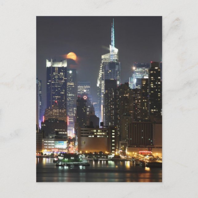 Der Mond erhebt sich über der Innenstadt New Yorks Postkarte (Vorderseite)