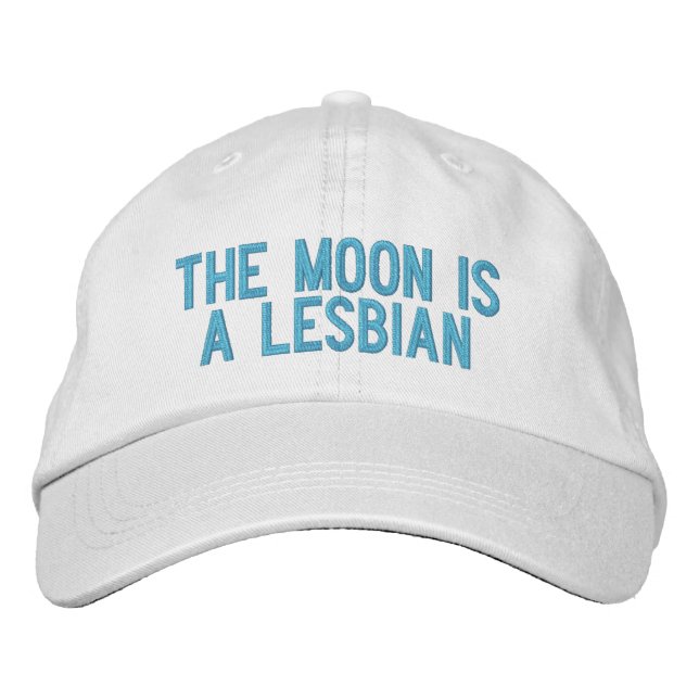 Der Mond ist lesbisch Bestickte Kappe (Vorderseite)