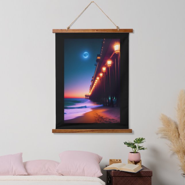 Der mondbeleuchtete Pier Wandteppich Mit Holzrahmen (Schlafzimmer)