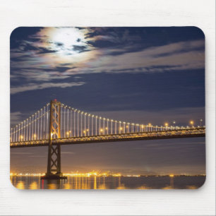 Der Moonrise heute Abend über der Bucht-Brücke Mousepad